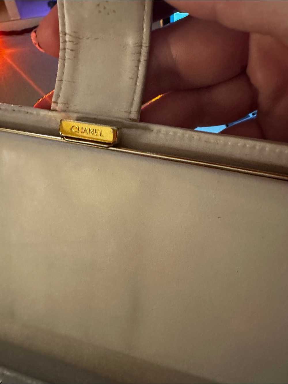 CHANEL Cream Leather Card Holder with Gold Stamp - Picture 5 of 6